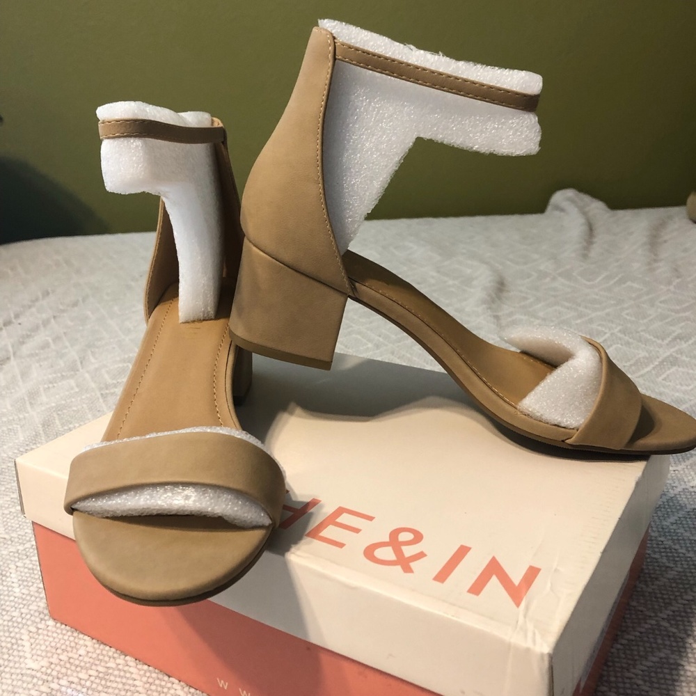 NWT She&in women’s nude low heel shoes size10